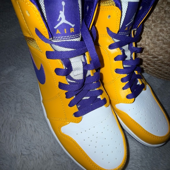 **RARE**- Kobe Bryant Collectible Nike High-Top Sneakers in Yellow and Purple main image 6